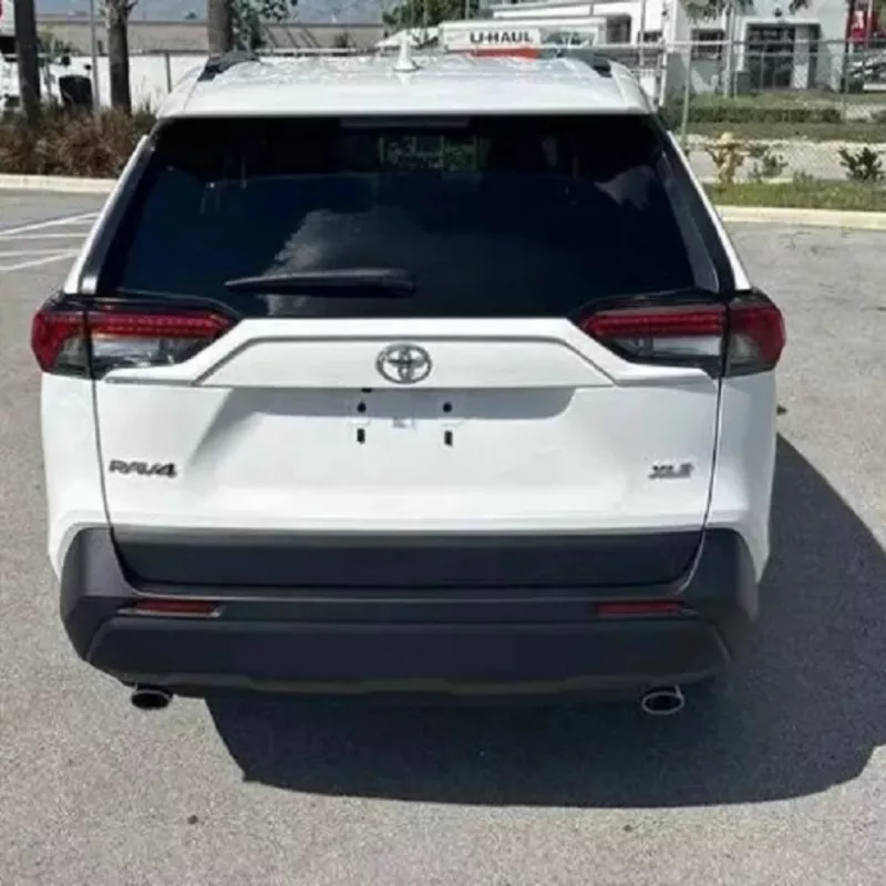 Toyota RAV4 2022 XLE 3